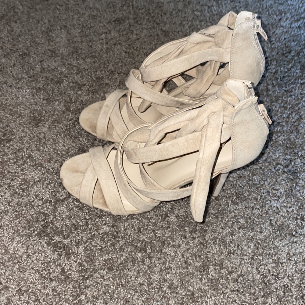 Nude heels. - Picture 3 of 6